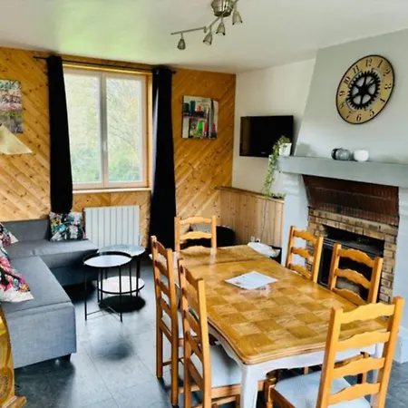 Nadege A L Ombre D'une Tour Vakantiehuis Tournebu