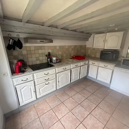 Holiday home Nadege A L Ombre D'une Tour